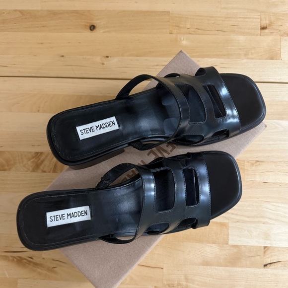 STEVE MADDEN BLACK CHUNKY HEEL SLIP ON SANDAL COMES WITH BOX - Picture 5 of 11